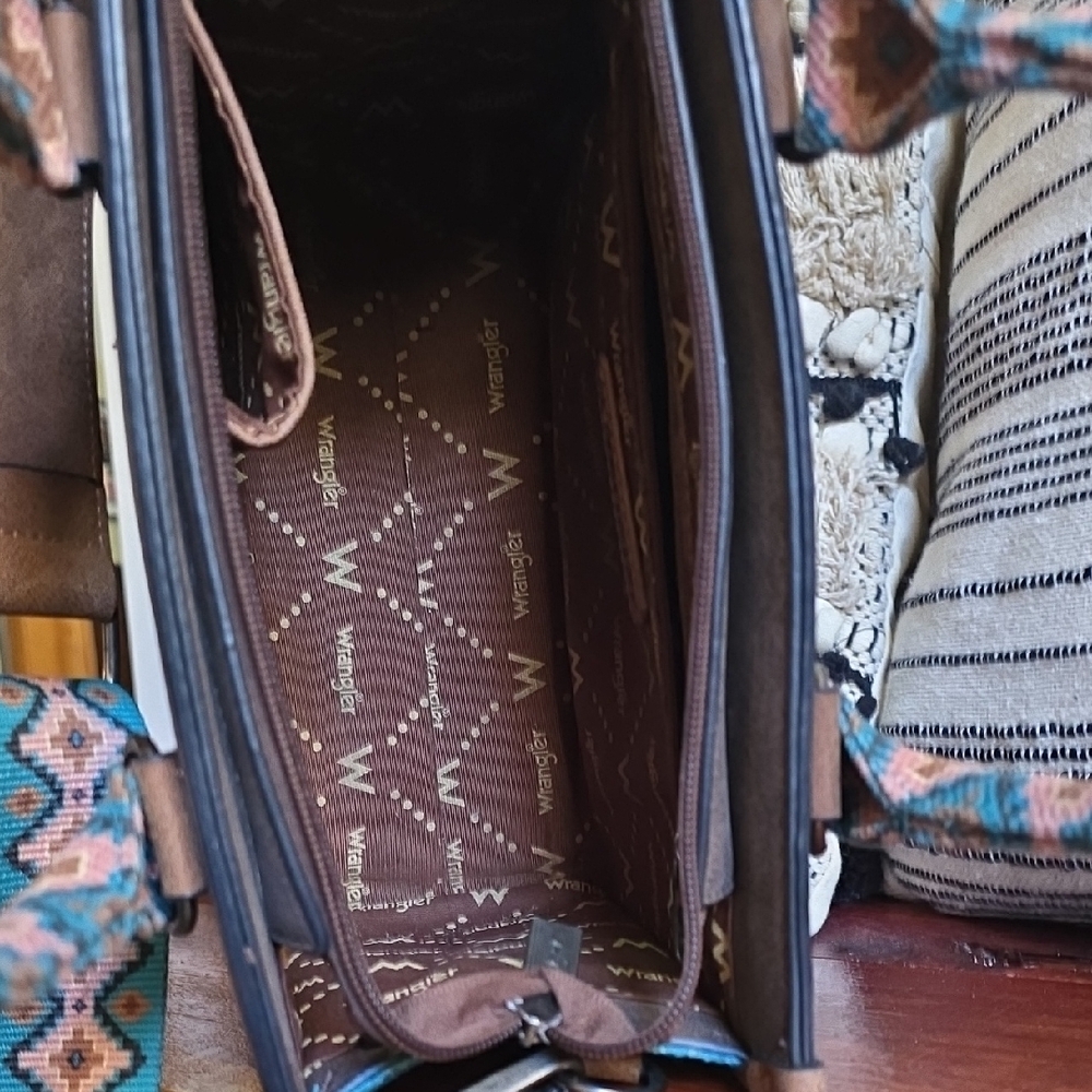 Wrangler Dark Brown Tote with Patterned Strap - Picture 9 of 9